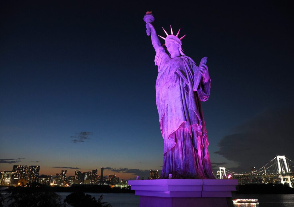 【夜景コース】2階建てオープントップバスで東京観光
